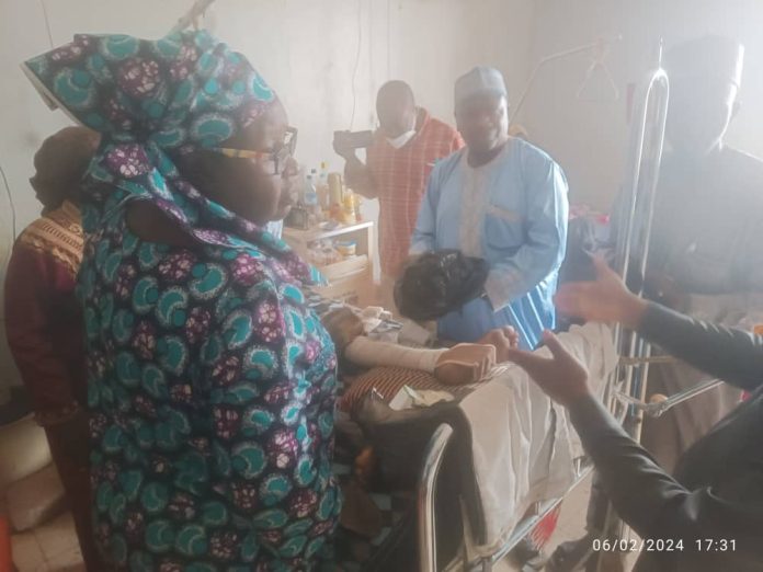 Director Public Building Niger State Ministry of Works in a group photography with Bldr Dennis Abara's family at IBB SPECIALIST HOSPITAL during his visit to the later